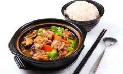 黄焖鸡米饭又叫香鸡煲,浓汁鸡煲饭.是历史传统名吃,起