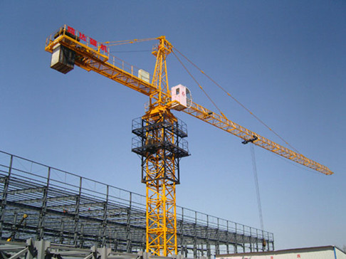 职业技能                    按有无行走机构可分为移动式塔式塔吊和