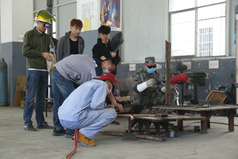 济南电焊培训学校 电焊培训费用多少 电焊证多久下证
