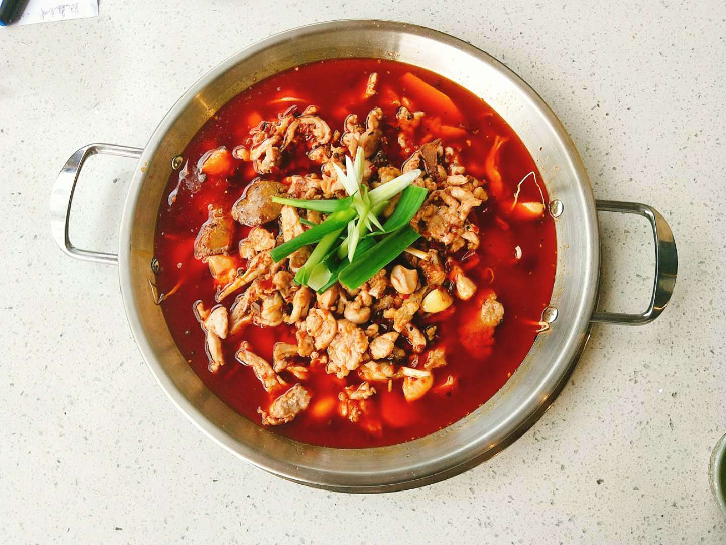 兔肉火锅技术培训,此汤锅是近年来出现的又一汤锅新品种,品质优良